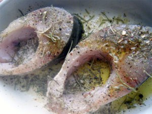 Куски рыбы с розмарином