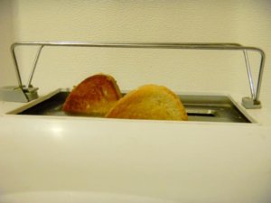Хлеб в тостере