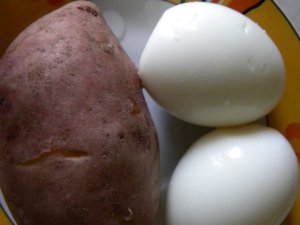 Картофель и яйца для форшмака