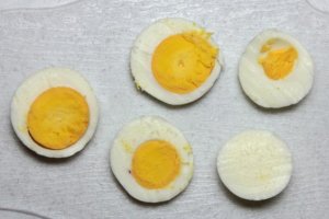 Яйца кружочками