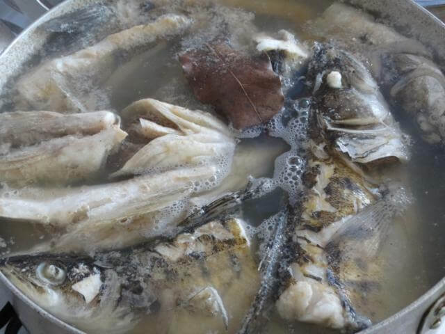 Как варить рыбный суп