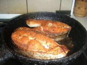 Жареный тостолобик на сковороде