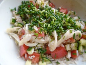Зеленый лук в салате