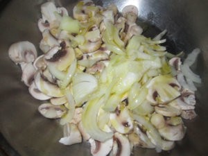 Жаренные грибы с луком